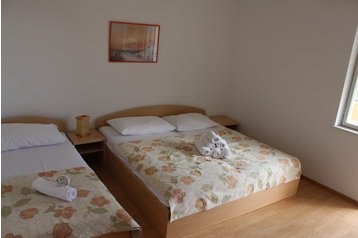 Croaţia Privát Starigrad Paklenica, Exteriorul